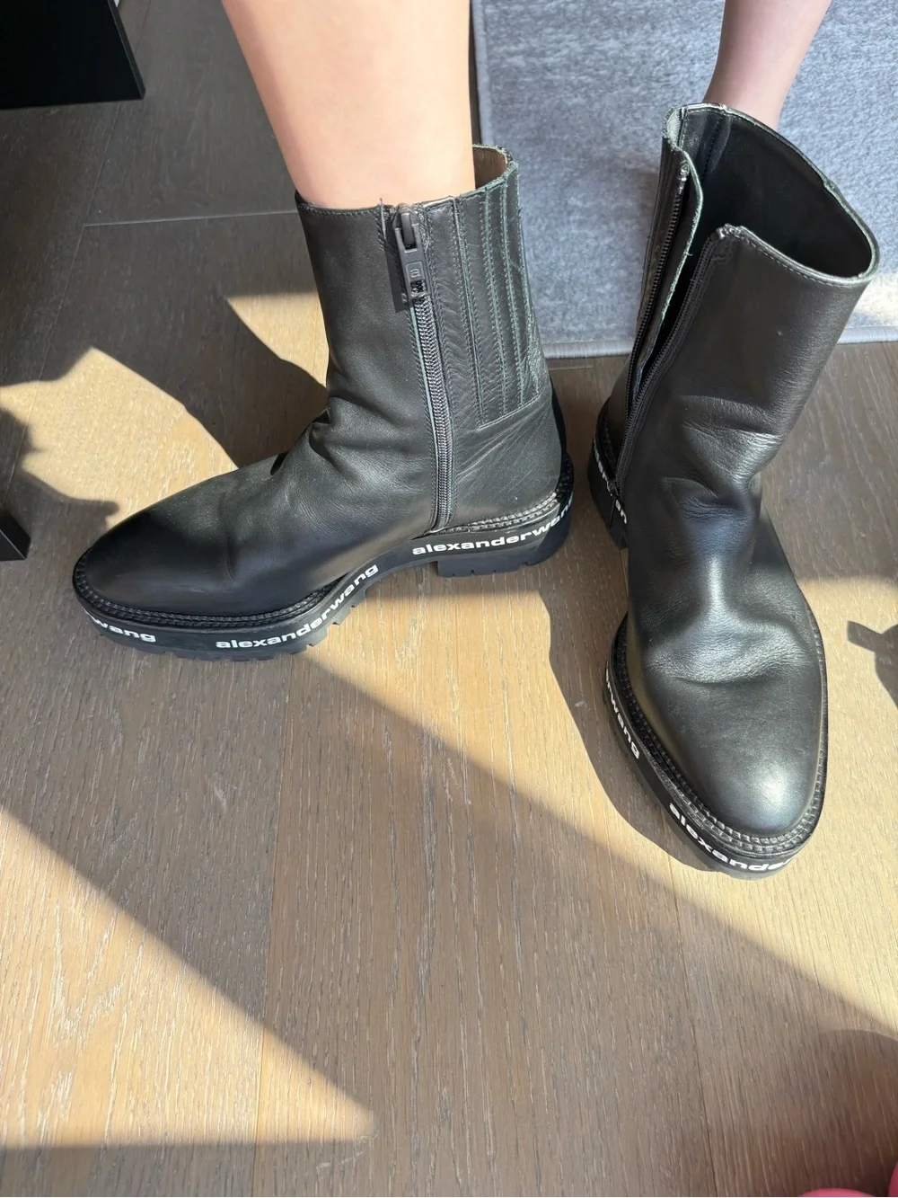 Alexander Wang minimal black